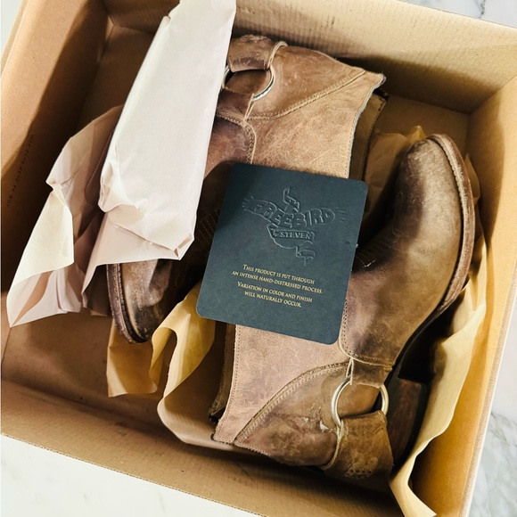 Freebird Booties - Picture 2 of 10